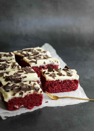 Red Velvet Traybake